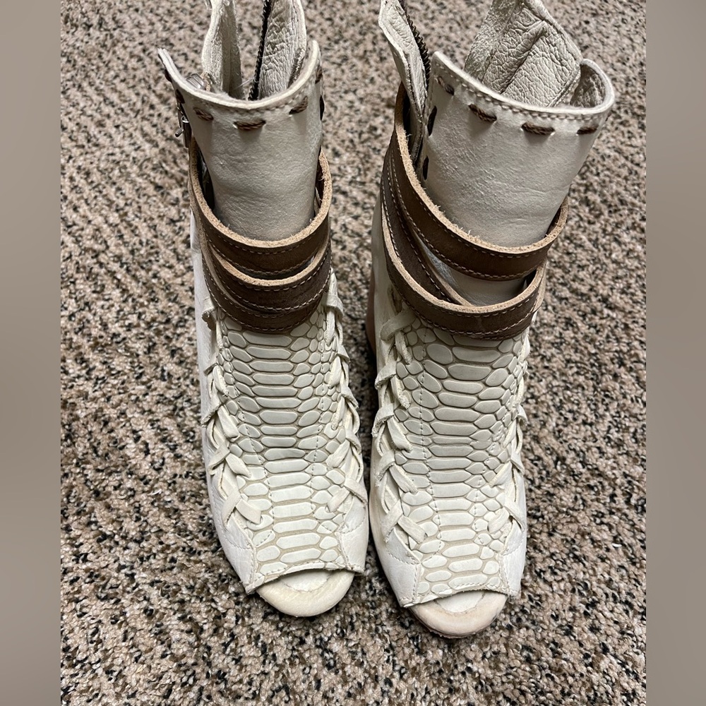 Elegant Cream and Brown Women's Shoes